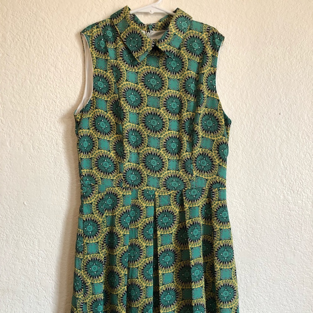 Collared sleeveless dress